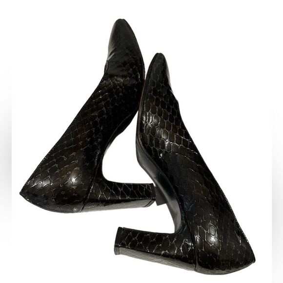 Stuart Weitzman Croc Embossed Black Heels/Pumps size 8.5 AA - Picture 5 of 12